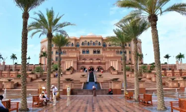 Emirates Palace photo stop on Abu Dhabi city sightseeing tour from Dubai