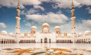 Sheikh Zayed Grand Mosque visit during full day Abu Dhabi sightseeing tour from Dubai
